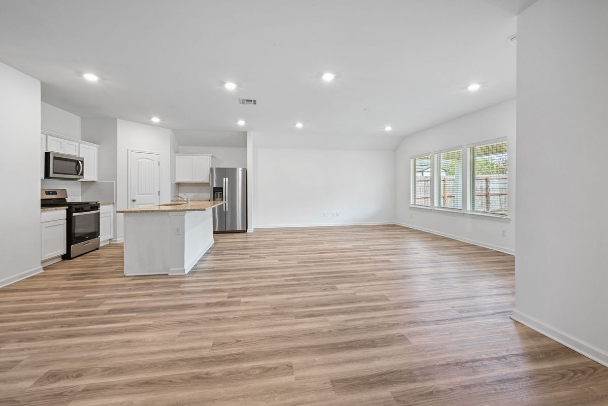 Building Photo - 15820 Loussier Dr