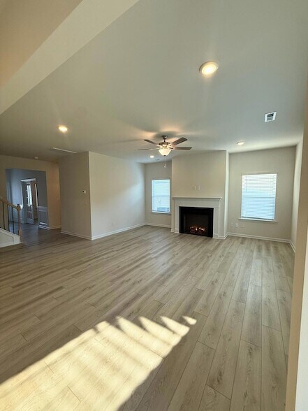 Building Photo - 11053 Valmont Ln
