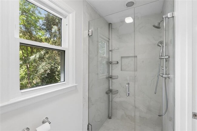 Building Photo - 210 Willow Lk Cv