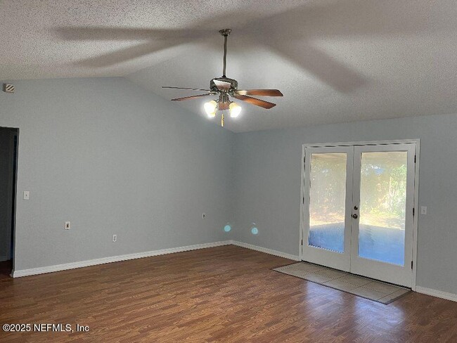 Building Photo - 3647 Mandarin Woods Dr N