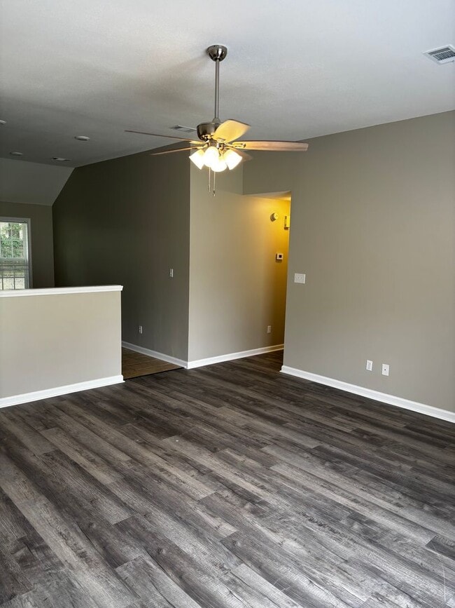 Building Photo - Beautiful 3 bedroom, 2 bath home