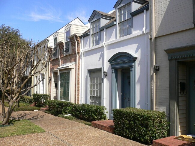 Building Photo - 9820 Park Ln Pl