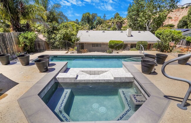 Building Photo - 6216 Paseo Cyn Dr