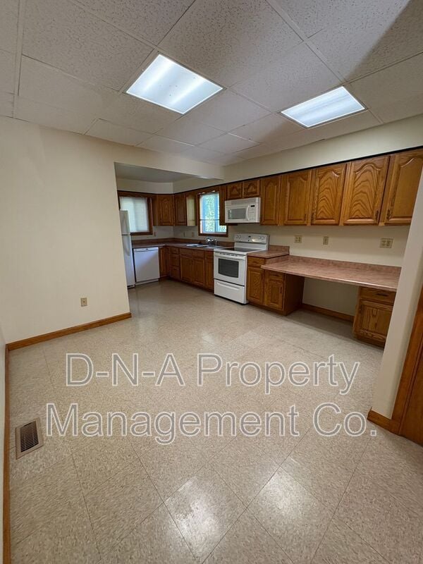 Building Photo - 2843 Bartonsville Ave