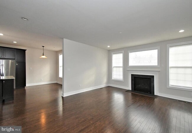 Building Photo - 136 Iron Hill Way