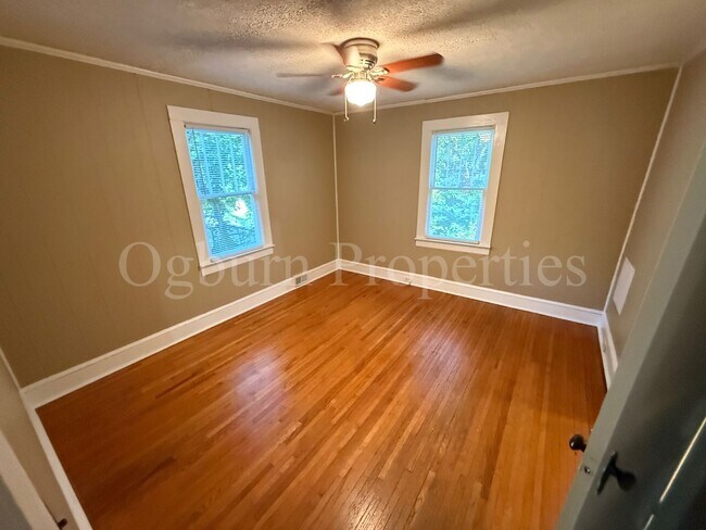 Building Photo - 125 Woodbriar Rd
