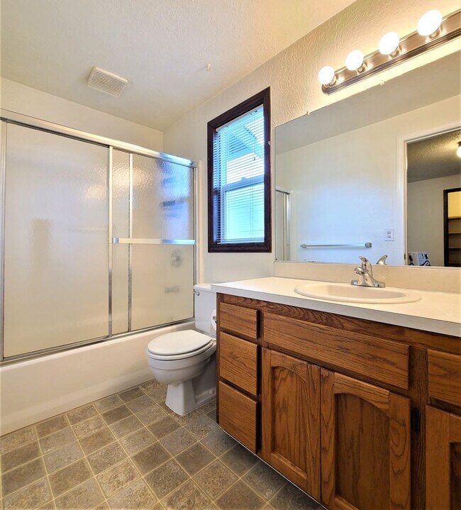 Building Photo - BlyLua