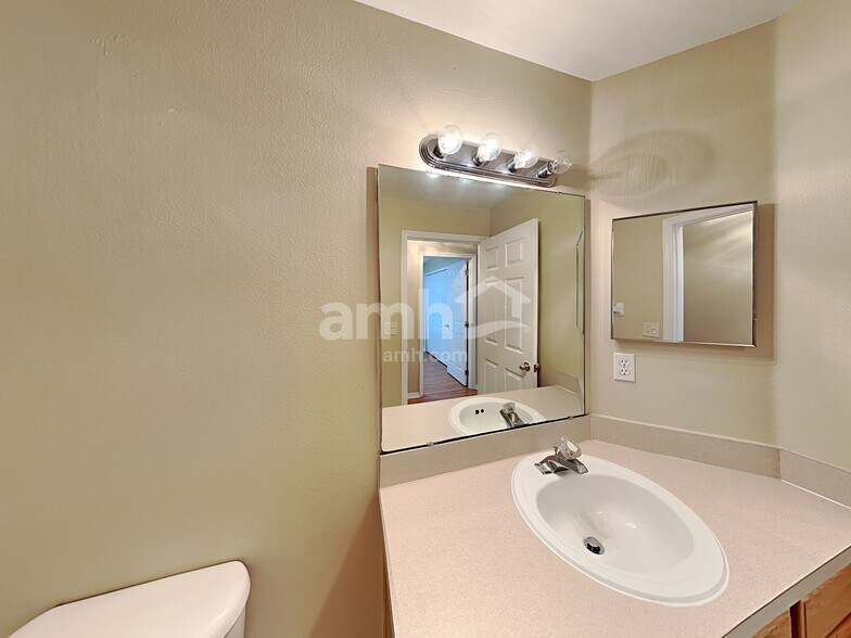 Building Photo - 12131 Woodglen Cir