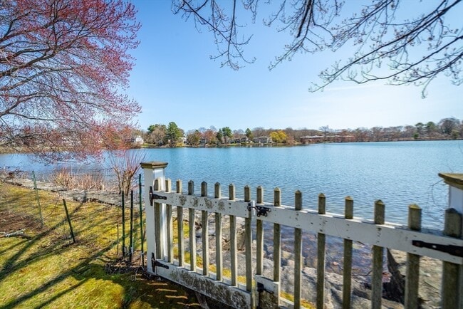 Building Photo - 108 Lake Ave