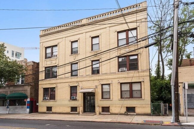 Building Photo - 122A Baldwin Ave