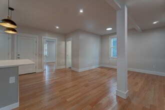Building Photo - 88 Lyon St