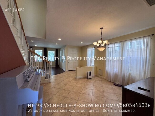 Building Photo - 2541 Hillcrest St