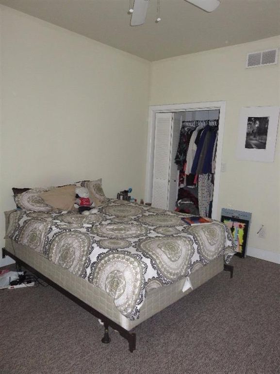 Building Photo - 2212 Ravine St