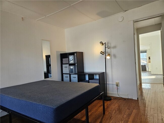 Building Photo - 607 N Cayuga St