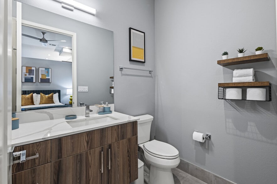 Building Photo - 1812 Hickory St