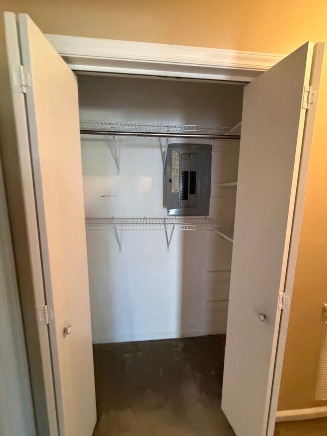 Building Photo - Coming soon! Property, being updated, 1 mile to shops, central Wilmington 3 BEDROOMS!