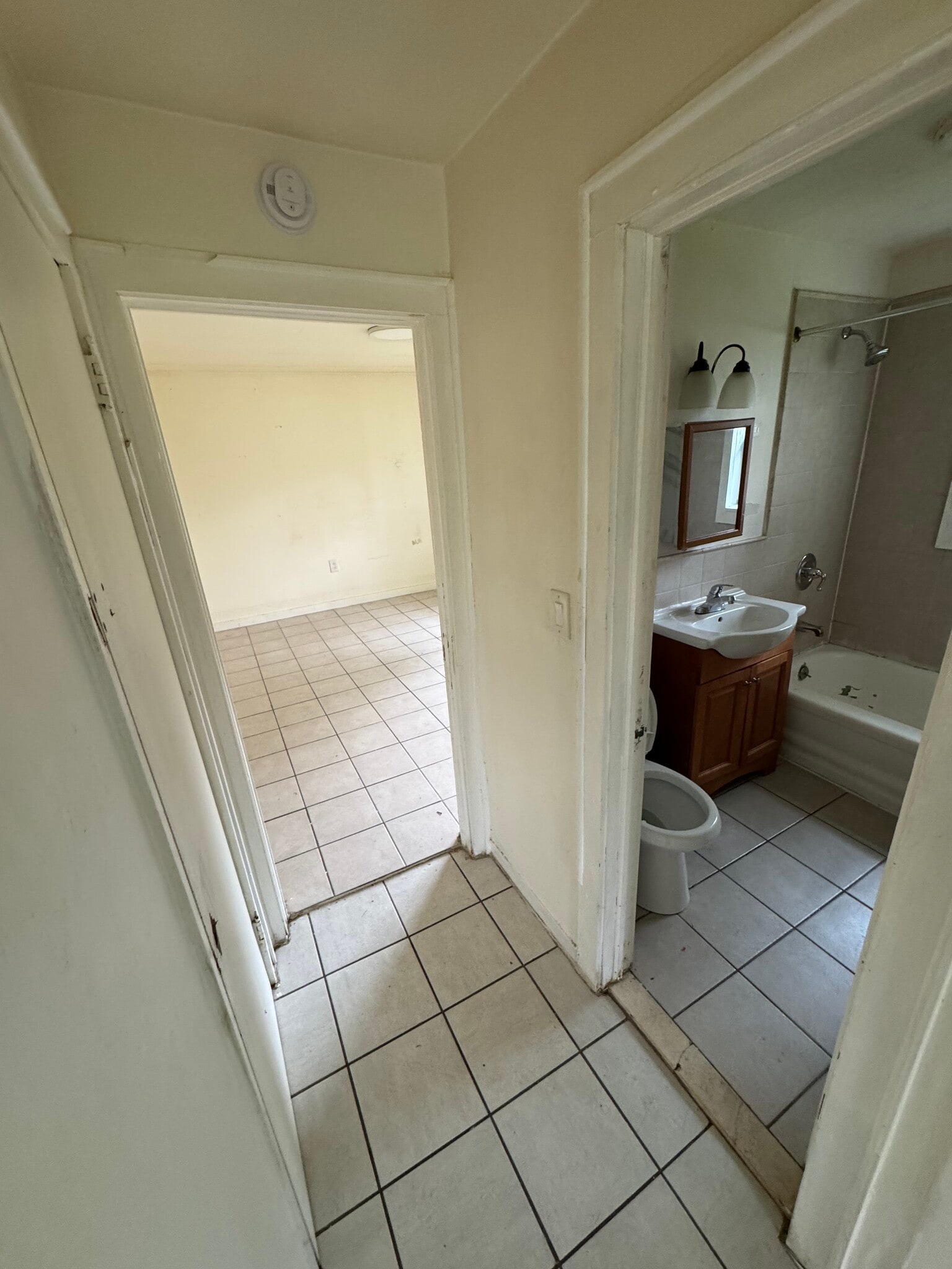 1 bedroom $1200 - 27 Hillside Ave