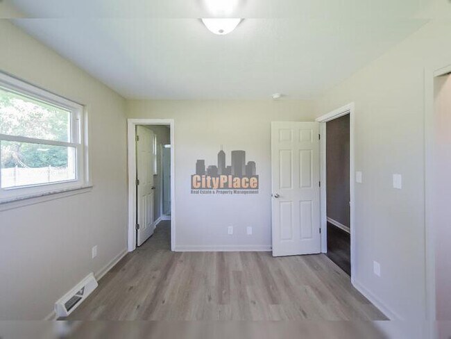 Building Photo - 7504 Honnen Dr N
