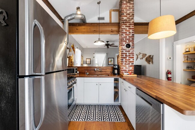 Building Photo - 30 Magnolia Dr