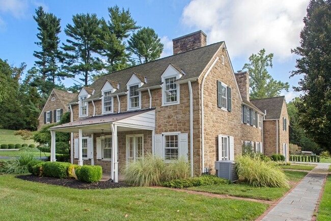 Building Photo - 7102 Sheaff Ln