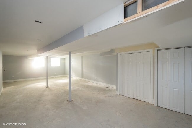 Building Photo - 2724 W Maypole Ave
