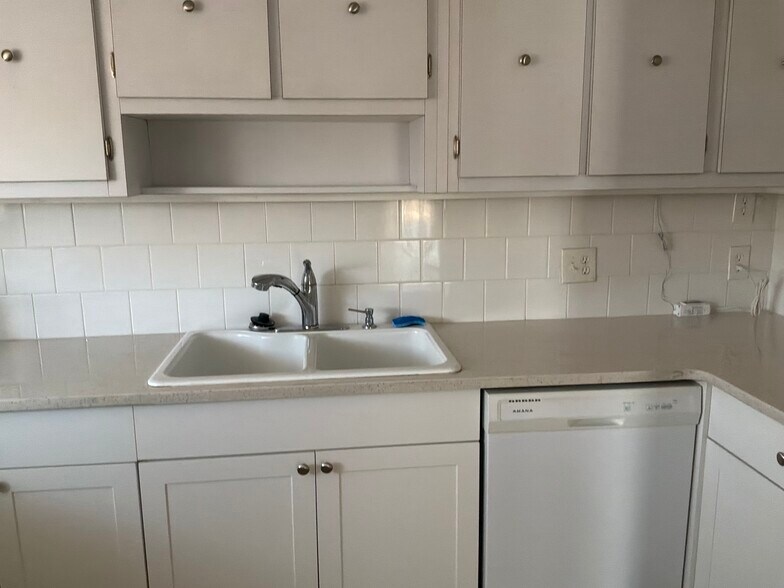 Kitchen - 4600 Ocean Beach Blvd