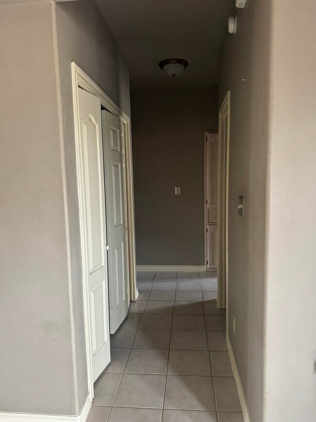 Building Photo - 9903 Crystal Ct