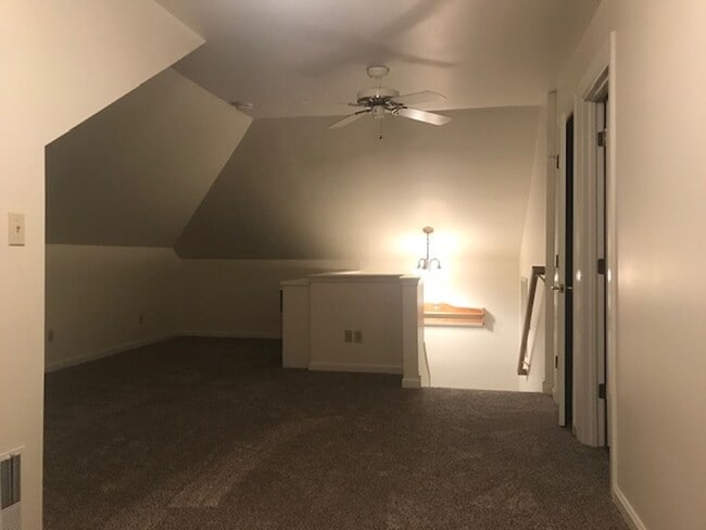 Building Photo - 4 BR 2/2 BA Large Fenced in Back Yard! Chef's Kitchen! Upstairs Bonus Room! 2 Car Garage