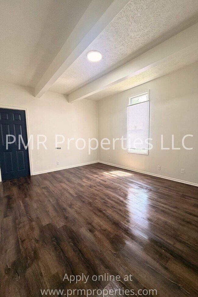 Building Photo - 824 1st Ave