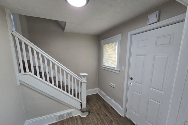 Building Photo - Renovated 3-Bedroom Home – We Welcome Sect...