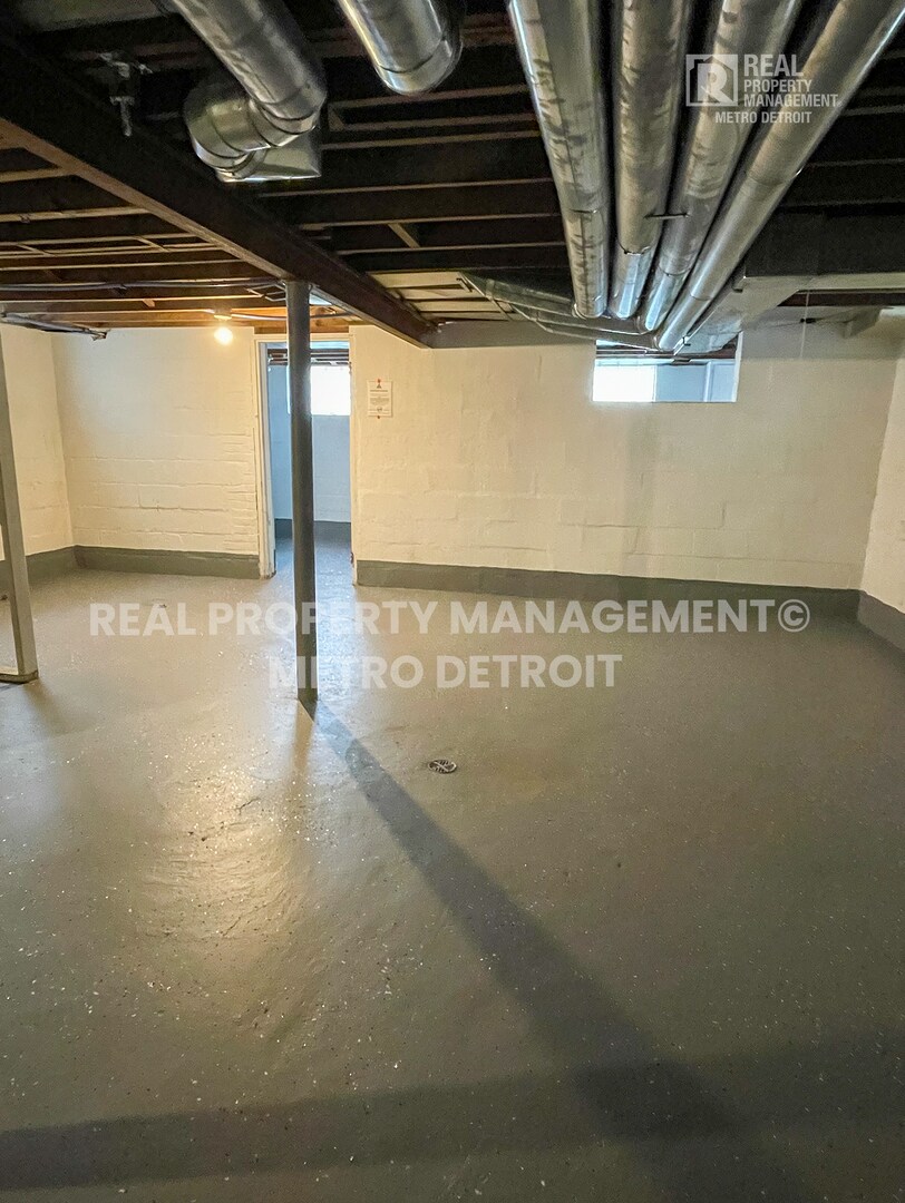 Building Photo - 15349 Prest St