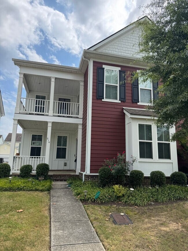 Building Photo - Your Franklin dream rental is here—4 bedrooms, a huge bonus, two en-suites, and an unbeatable loc...