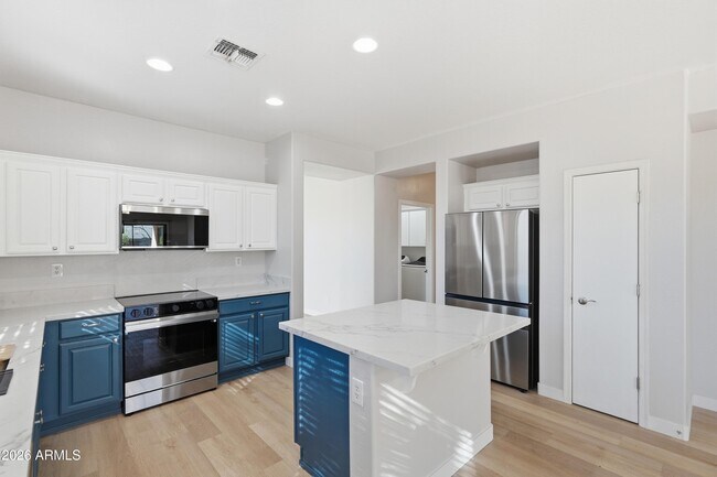 Building Photo - 1711 W Twain Ct