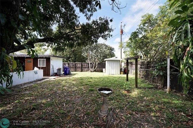 Building Photo - 6851 SW 22nd Ct