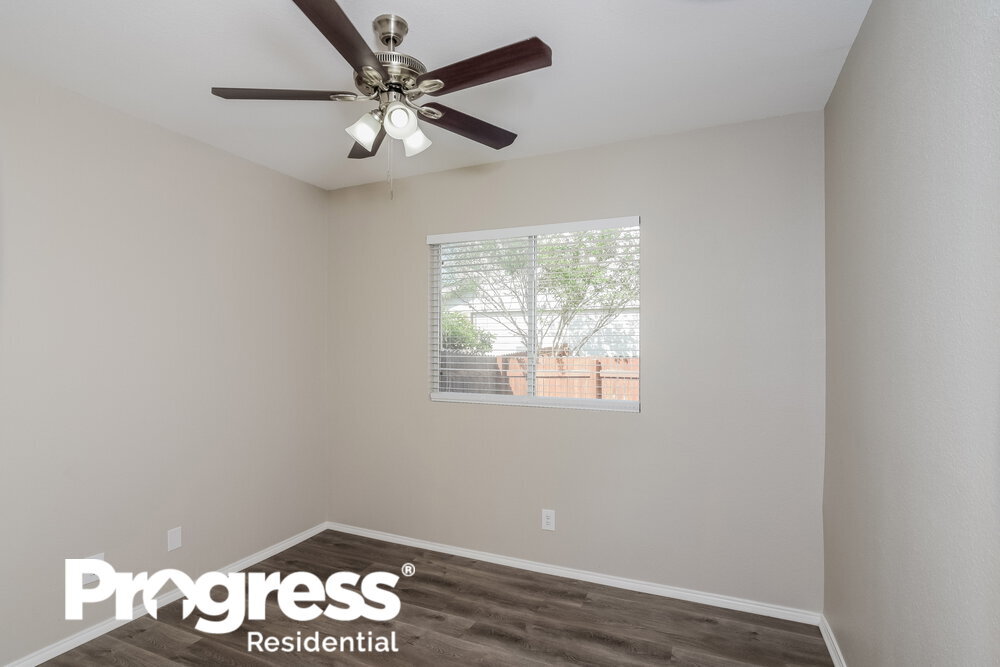 Building Photo - 200 Rustic Acres