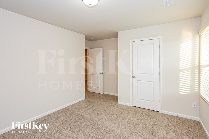 Building Photo - 9522 Hamel St