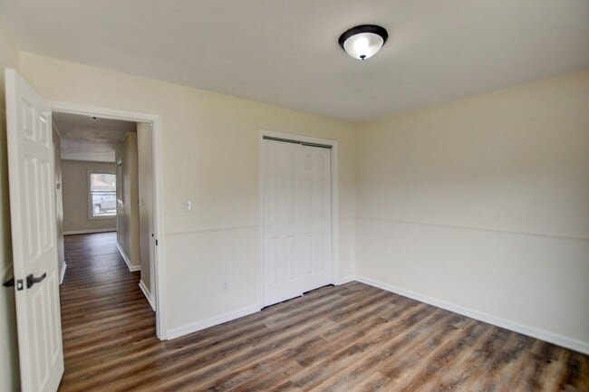 Building Photo - 3900 Raintree Ct