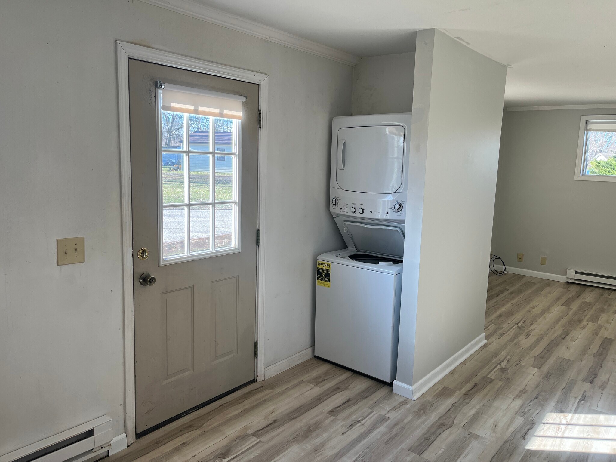 Building Photo - 929 E Clay St