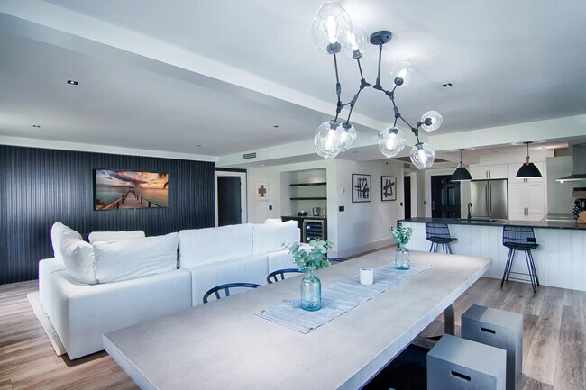 Building Photo - 2770 Polo Island Dr