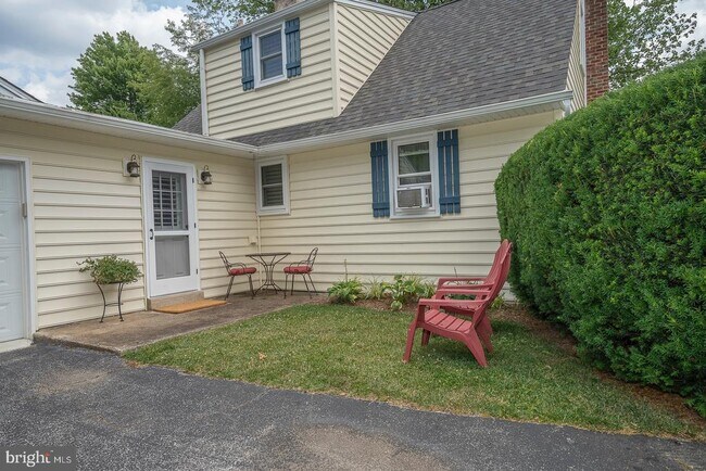 Building Photo - 533 Monument Ave