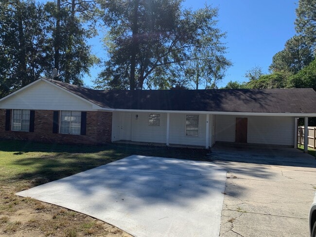 Building Photo - 814 Robin Hood Trail