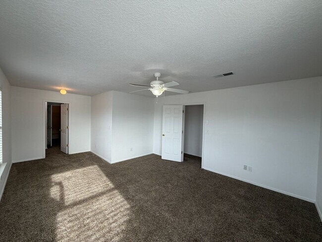 Building Photo - 3 Bedroom Home Available Near Paseo Del Norte Blvd NE & Rainbow Blvd NW!