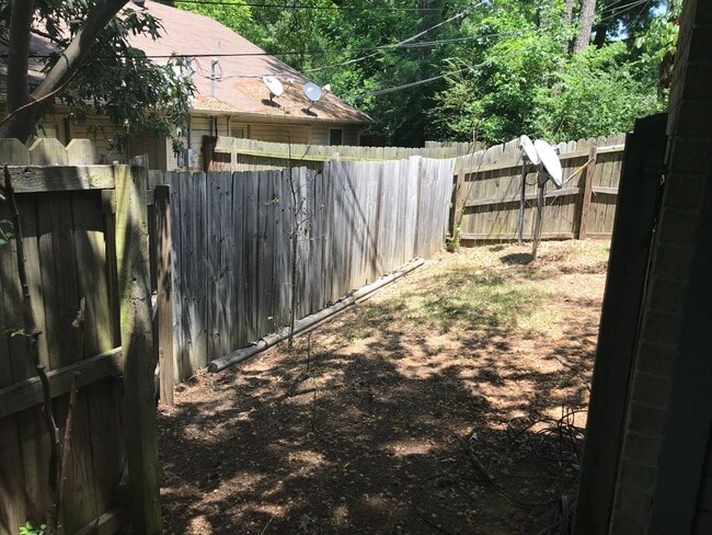 Building Photo - 3/2 Fenced yard PET FRIENDLY PTISD