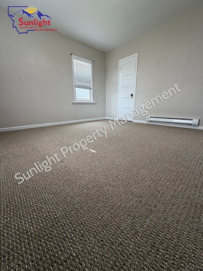 Building Photo - 2 Bed, 1 Bath Home with Detached Garage, Fenced Yard, and Built-In Storage