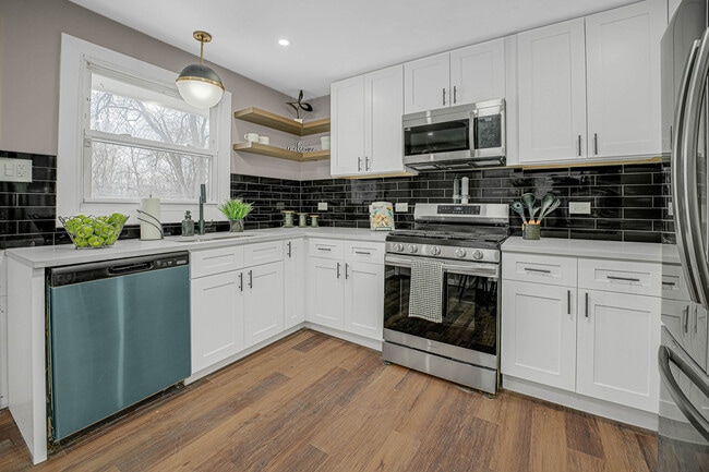 Building Photo - 18331 John Ave