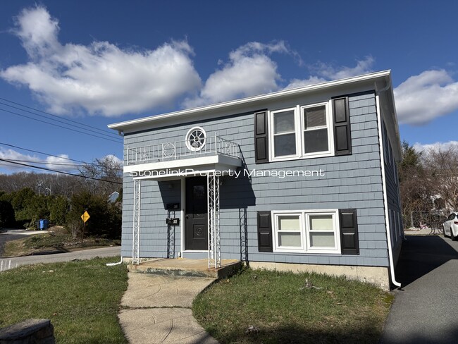 Building Photo - 321 Budlong Rd