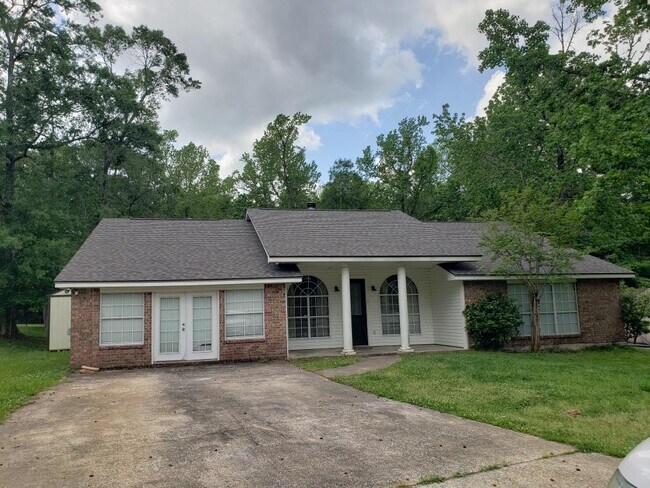 Primary Photo - 1 Briar Oak Cir