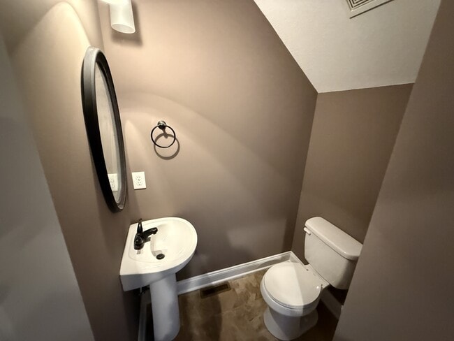 Building Photo - 113 Grassmire Dr