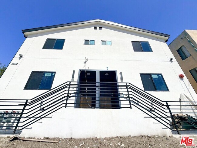 Building Photo - 4627 Rosewood Ave