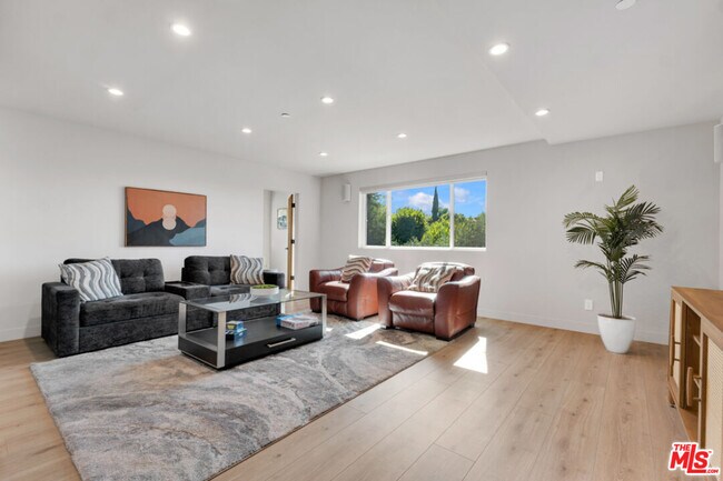 Building Photo - 7966 Mulholland Dr